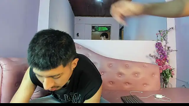 Snapshot of AxelAndJeremy chatting on 11-27-25, 02:46 AxelAndJeremy online show from 11-27-25, 02:46