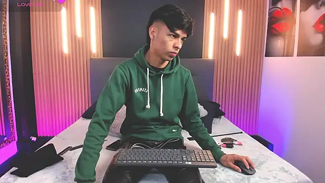 OnlyJos online show from 12-17-25, 06:47