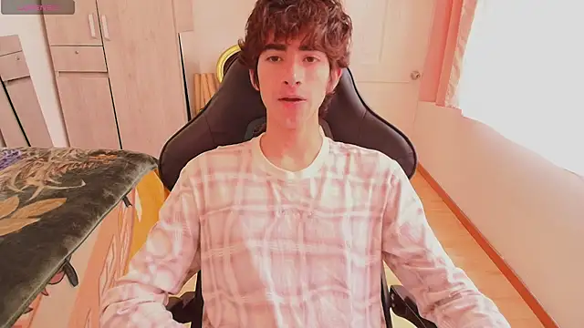 Nude Boy18 online show from 09-11-25, 03:23