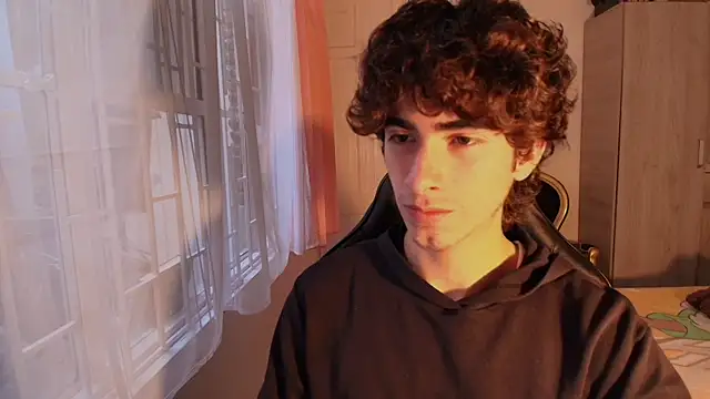 Nude Boy18 online show from 10-10-25, 09:36