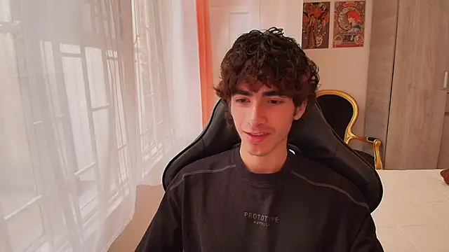 Nude Boy18 online show from 10-16-25, 07:26