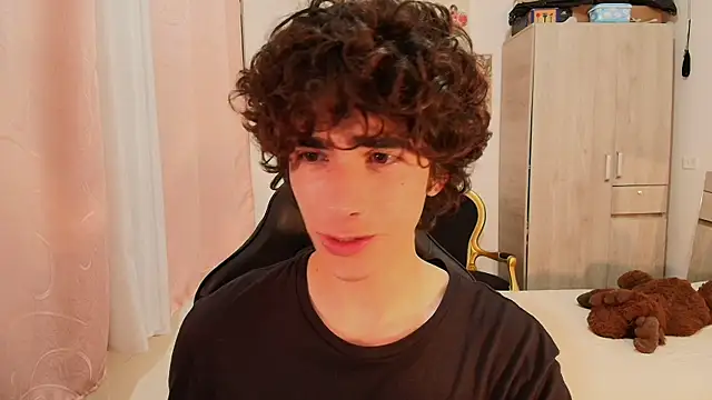 Nude Boy18 online show from 10-25-25, 06:43