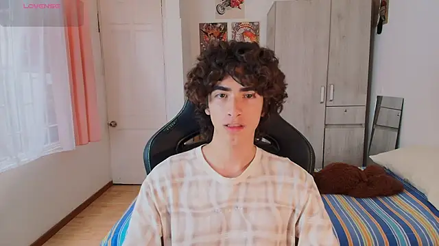 Nude Boy18 online show from 01-13-26, 09:09