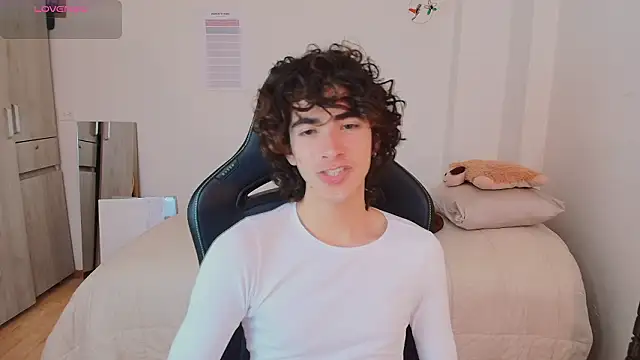 Nude Boy18 online show from 02-13-26, 07:10