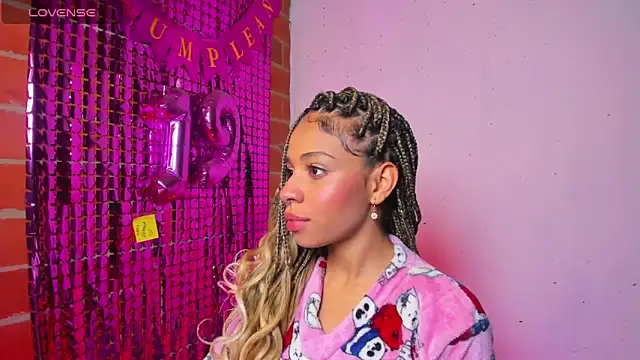 Snapshot of yumi_hanna chatting on 10-03-25, 12:07 yumi hanna online show from 10-03-25, 12:07