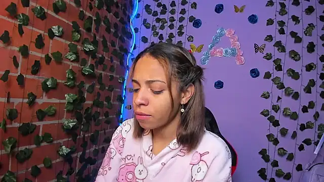 Snapshot of yumi_hanna chatting on 11-06-25, 12:33 yumi hanna online show from 11-06-25, 12:33