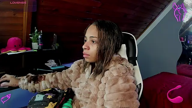 yumi hanna online show from 12-23-25, 01:58