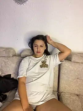 Snapshot of lunita_sweet5 chatting on 10-18-25, 05:21 lunita sweet5 online show from 10-18-25, 05:21