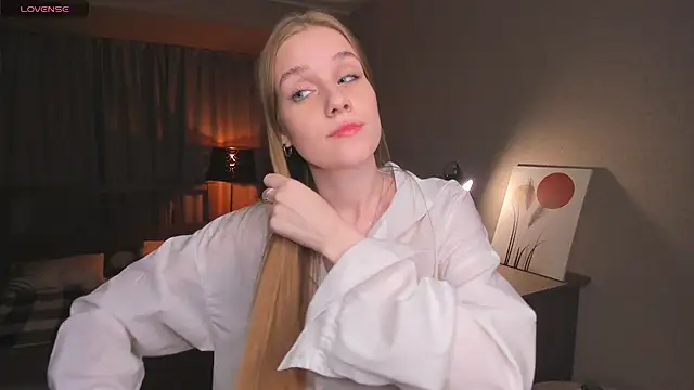 OdellaFrake online show from 10-16-25, 07:37