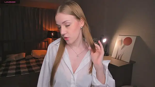 OdellaFrake online show from 10-18-25, 07:47