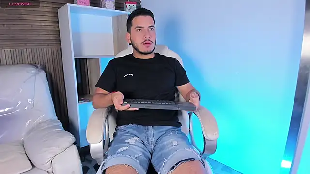 Axel grey  online show from 10-08-25, 12:14