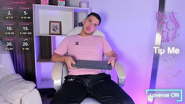 Axel grey  online show from 11-16-25, 11:38