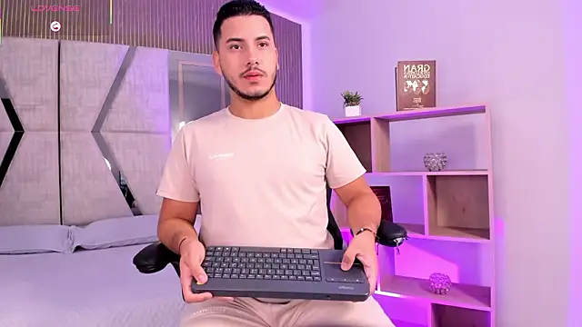 Axel grey  online show from 01-16-26, 12:20