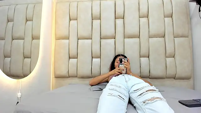 GabyAndHugo online show from 10-08-25, 12:47