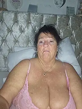 Snapshot of Angeldelightt chatting on 10-14-25, 08:42 Angeldelightt online show from 10-14-25, 08:42