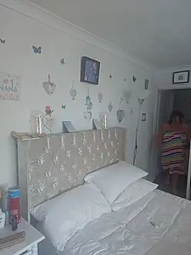 Snapshot of Angeldelightt chatting on 10-20-25, 11:43 Angeldelightt online show from 10-20-25, 11:43