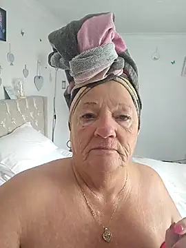 Snapshot of Angeldelightt chatting on 10-31-25, 12:17 Angeldelightt online show from 10-31-25, 12:17