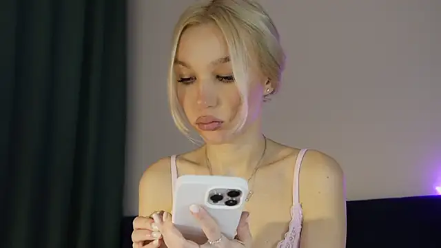 cuteleraay online show from 02-06-26, 09:51