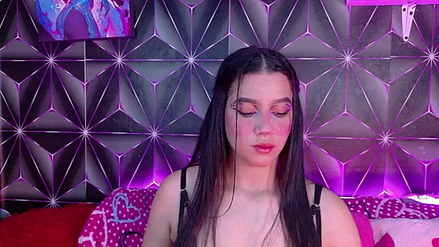 Snapshot of Megan_Luxe chatting on 09-26-25, 04:27 Megan Luxe online show from 09-26-25, 04:27