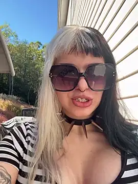 Paige Turner online show from 10-06-25, 06:16