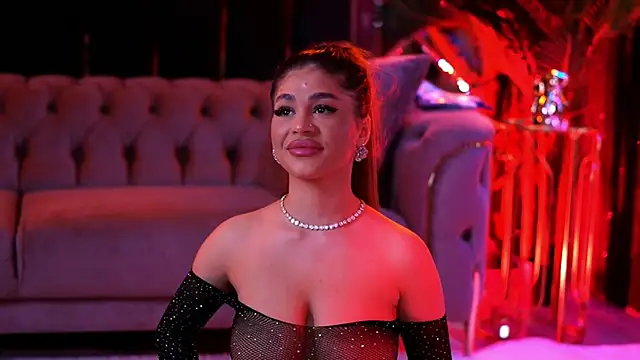 BellaNoirre online show from 02-15-26, 06:59