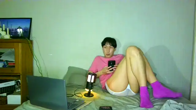 Snapshot of Soft_and_quiet chatting on 12-21-25, 05:09 Soft and quiet online show from 12-21-25, 05:09