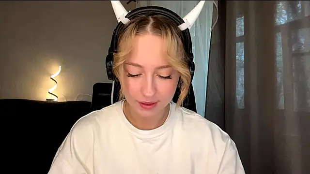 Jetta Corsacami online show from 10-19-25, 07:42