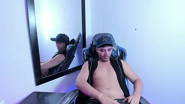 Snapshot of juanmechanic_ chatting on 10-10-25, 06:01 juanmechanic online show from 10-10-25, 06:01