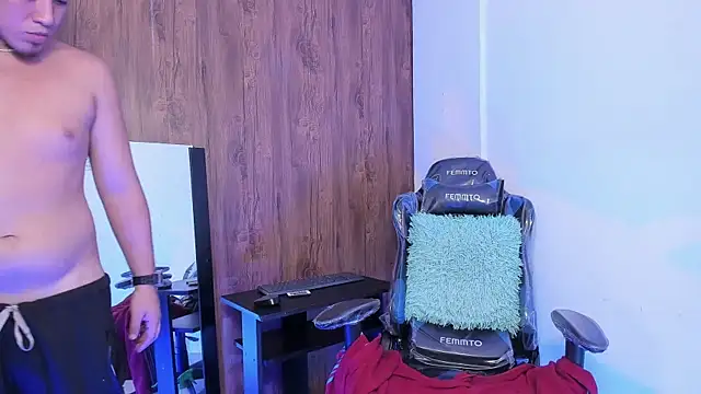 Snapshot of juanmechanic_ chatting on 10-12-25, 05:06 juanmechanic online show from 10-12-25, 05:06