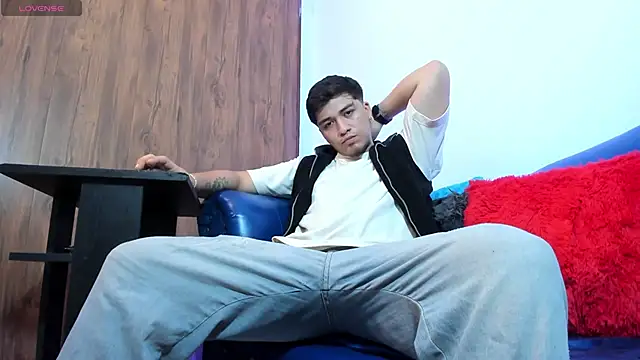 Snapshot of juanmechanic_ chatting on 10-24-25, 05:09 juanmechanic online show from 10-24-25, 05:09