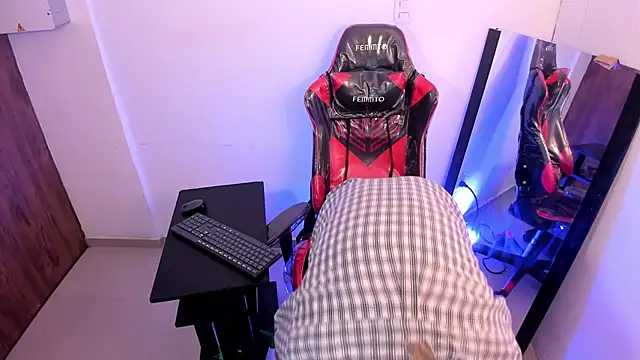 Snapshot of juanmechanic_ chatting on 11-06-25, 06:03 juanmechanic online show from 11-06-25, 06:03