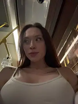 Snapshot of EstaVista chatting on 10-23-25, 06:28 EstaVista online show from 10-23-25, 06:28