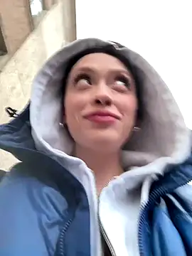 Snapshot of EstaVista chatting on 11-13-25, 12:15 EstaVista online show from 11-13-25, 12:15