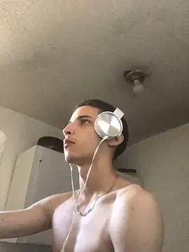 Snapshot of Lobito_00 chatting on 10-02-25, 07:43 Lobito 00 online show from 10-02-25, 07:43