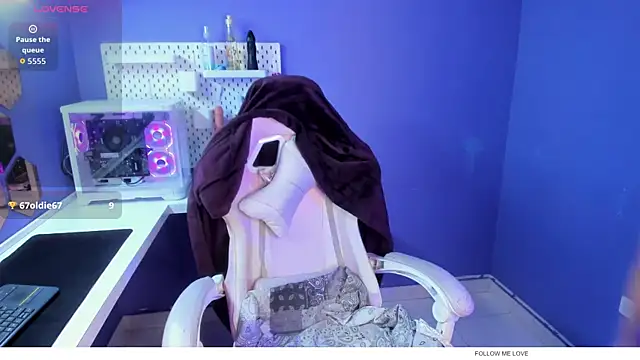 Snapshot of Nezuko_16 chatting on 11-08-25, 04:23 Nezuko 16 online show from 11-08-25, 04:23