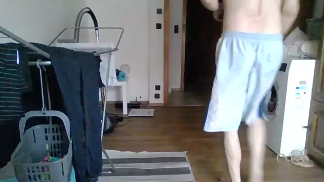 Snapshot of XLBarehengst chatting on 10-09-25, 02:59 XLBarehengst online show from 10-09-25, 02:59