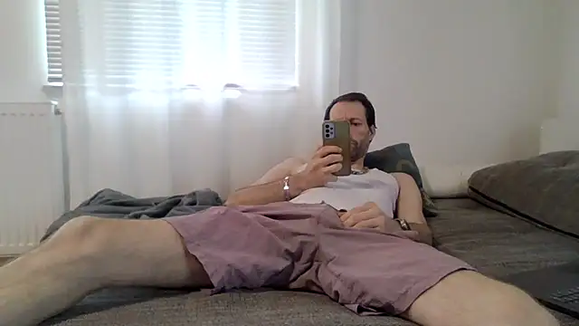 Snapshot of XLBarehengst chatting on 10-22-25, 02:06 XLBarehengst online show from 10-22-25, 02:06