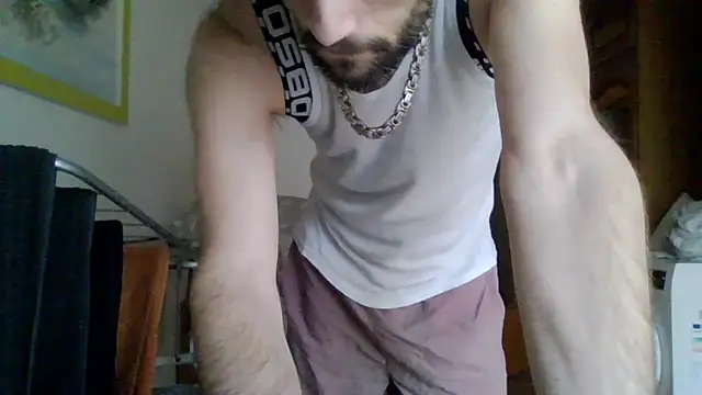 Snapshot of XLBarehengst chatting on 11-15-25, 11:40 XLBarehengst online show from 11-15-25, 11:40