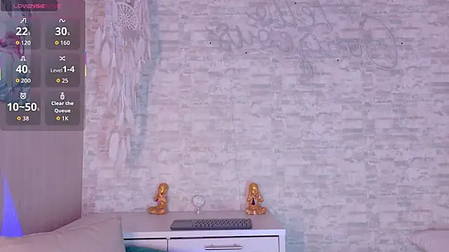 elizabethvega  online show from 10-23-25, 12:37