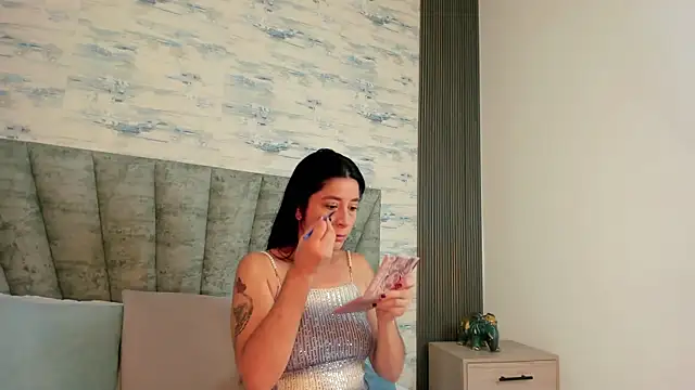 ShanelEvans online show from 10-29-25, 04:42