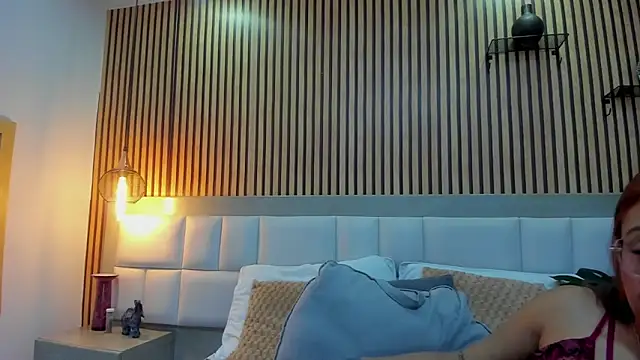 Snapshot of KattyBonnie chatting on 10-19-25, 07:58 KattyBonnie online show from 10-19-25, 07:58