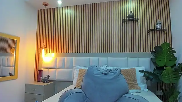 Snapshot of KattyBonnie chatting on 11-06-25, 07:37 KattyBonnie online show from 11-06-25, 07:37