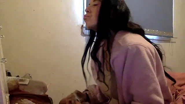 Snapshot of Bellababexox chatting on 10-15-25, 02:06 Bellababexox online show from 10-15-25, 02:06