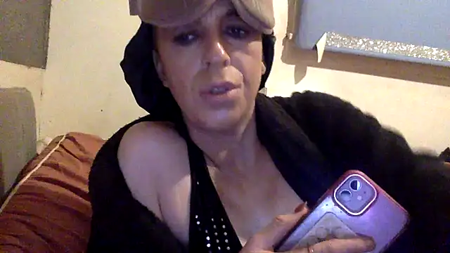 Snapshot of Bellababexox chatting on 11-18-25, 06:01 Bellababexox online show from 11-18-25, 06:01