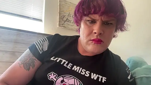 Snapshot of Julietserenity chatting on 10-17-25, 08:00 Julietserenity online show from 10-17-25, 08:00