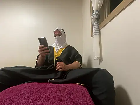 Snapshot of sheikhbandar06_09 chatting on 10-11-25, 10:19 sheikhbandar06 09 online show from 10-11-25, 10:19