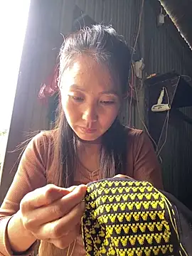 Snapshot of Huong-Ly chatting on 10-08-25, 07:17 Huong-Ly online show from 10-08-25, 07:17