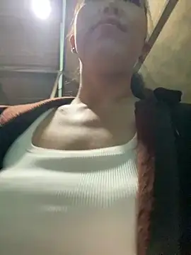 Snapshot of Huong-Ly chatting on 10-15-25, 08:03 Huong-Ly online show from 10-15-25, 08:03