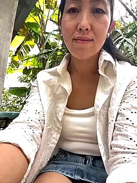 Snapshot of Huong-Ly chatting on 10-17-25, 03:20 Huong-Ly online show from 10-17-25, 03:20