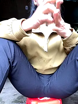 Snapshot of Huong-Ly chatting on 10-21-25, 03:07 Huong-Ly online show from 10-21-25, 03:07